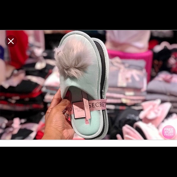 🧚🏾‍♀️NWT VICS SECRET POM POMS🧚🏾‍♀️ - Picture 4 of 5